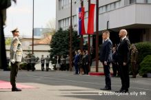 pln vojensk pocty pre ministra nrodnej obrany Poskej republiky 